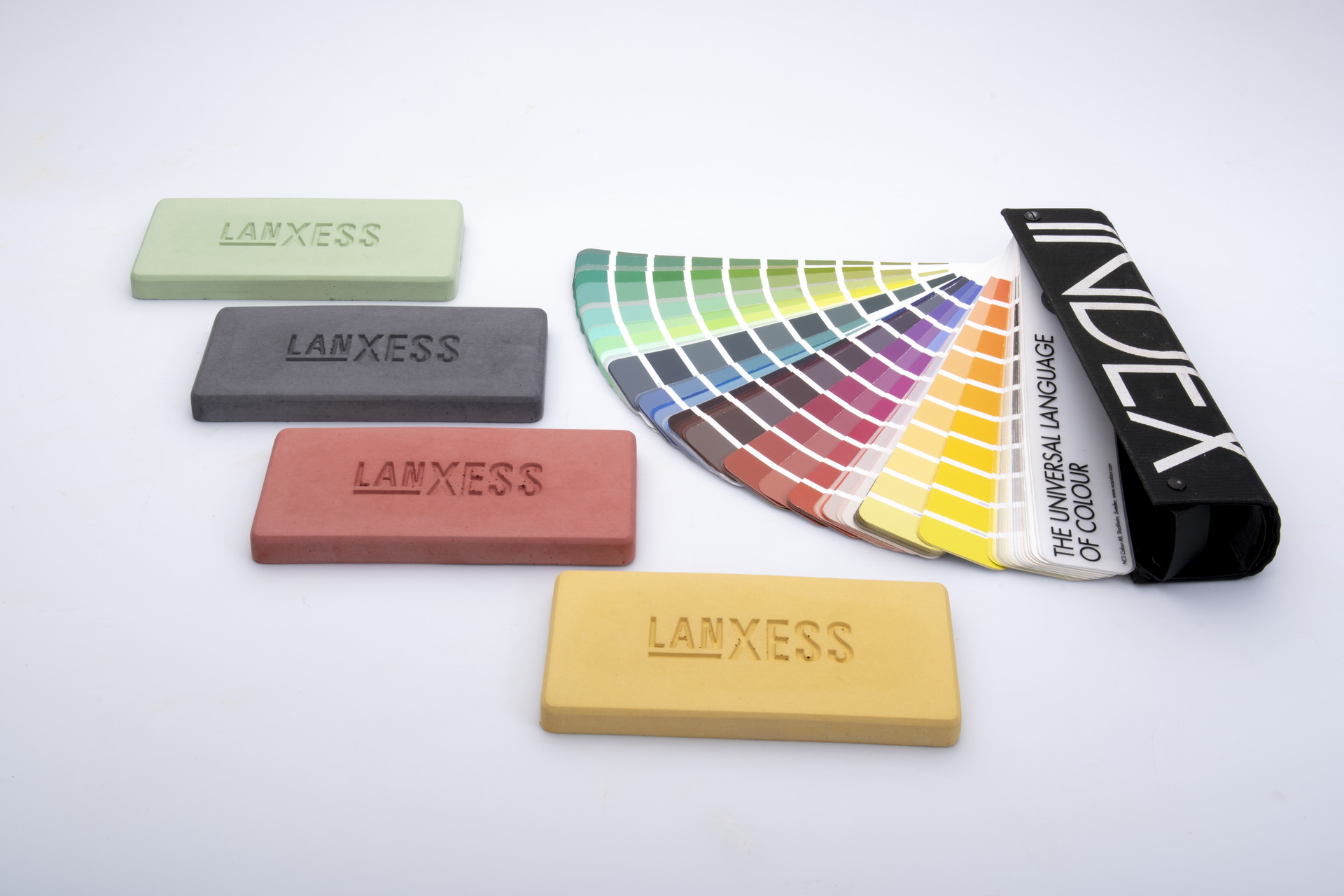 IPG旗下无机颜料事业部产品有Bayferrox, Bayoxide和Colortherm